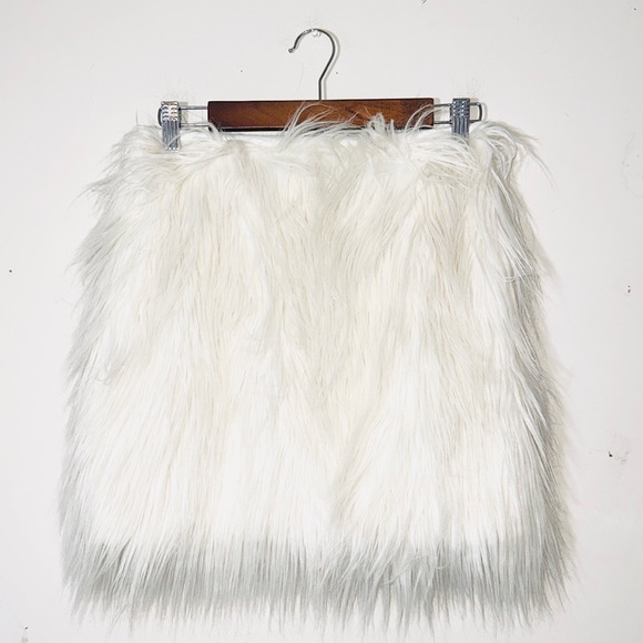 Front Row Shop Faux Fur Mini Skirt - Picture 2 of 4